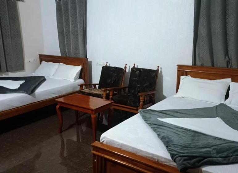 Bed and Breakfast Nivi Home Stay