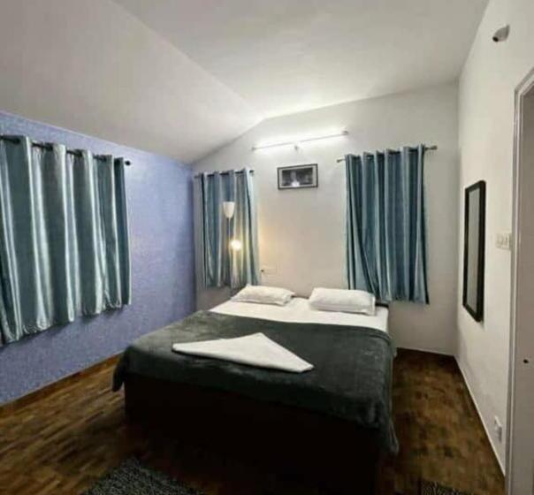 Bed and Breakfast Nivi Home Stay