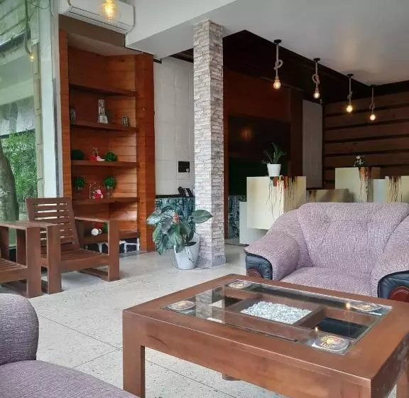 ホテル Kosgahadolaella Green Resort