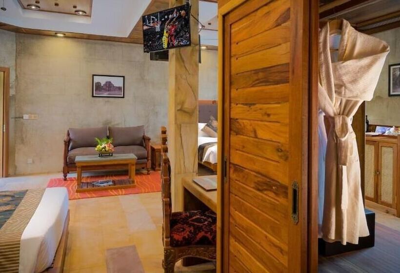 Hotel Model Temple Resort & Spa