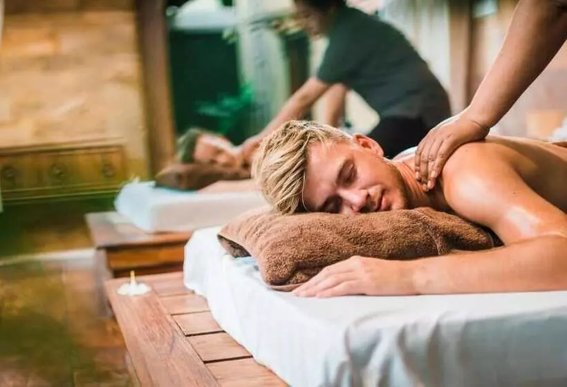 Hotelli Model Temple Resort & Spa