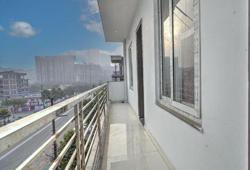 בית מלון כפרי The Noble Suites, Near Spectrum Mall