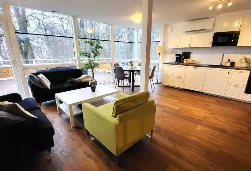 ペンション Beautiful Lakefront House