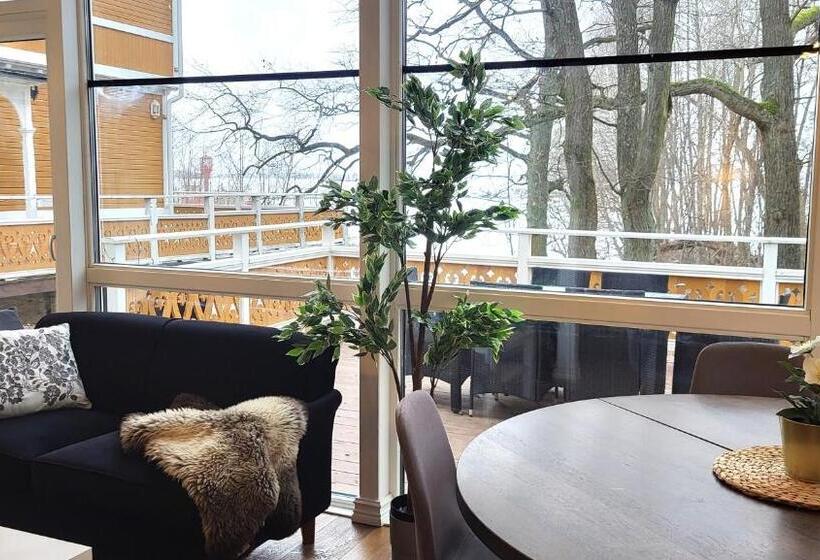 بنسيون Beautiful Lakefront House