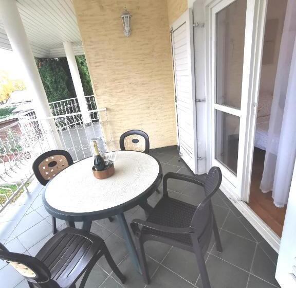 Пансион Bella Villa Apartmanház