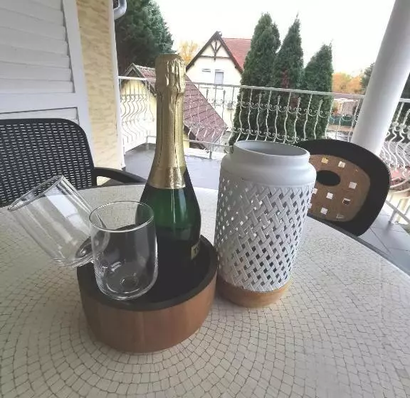 ペンション Bella Villa Apartmanház