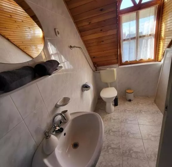 ペンション Bella Villa Apartmanház