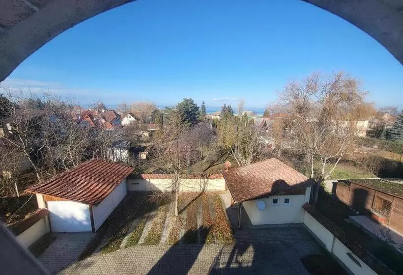 ペンション Bella Villa Apartmanház