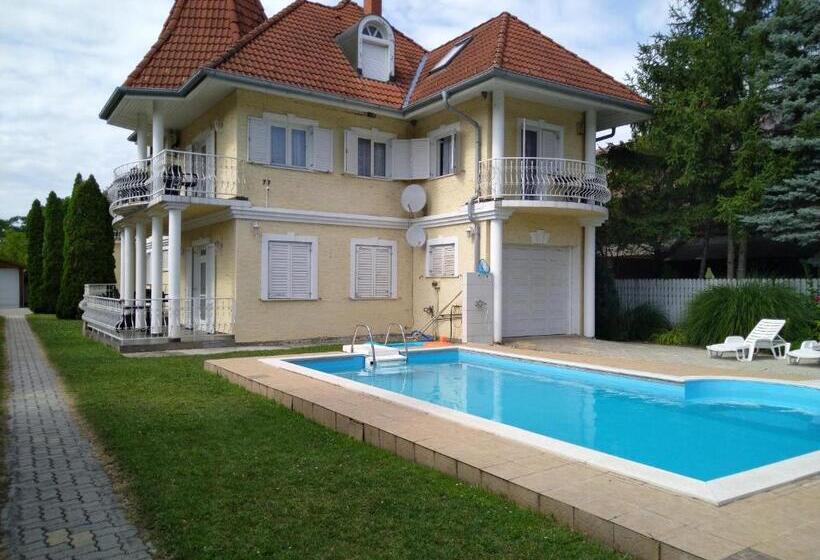 Пансион Bella Villa Apartmanház
