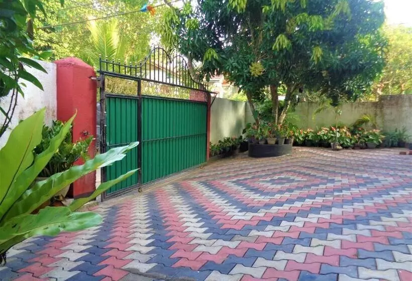 پانسیون Villa Anura