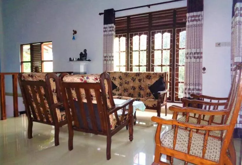 پانسیون Villa Anura