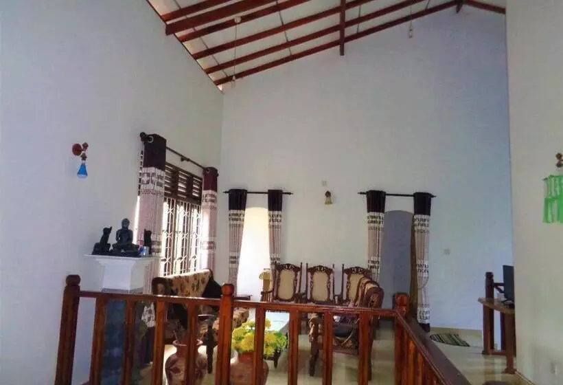 پانسیون Villa Anura