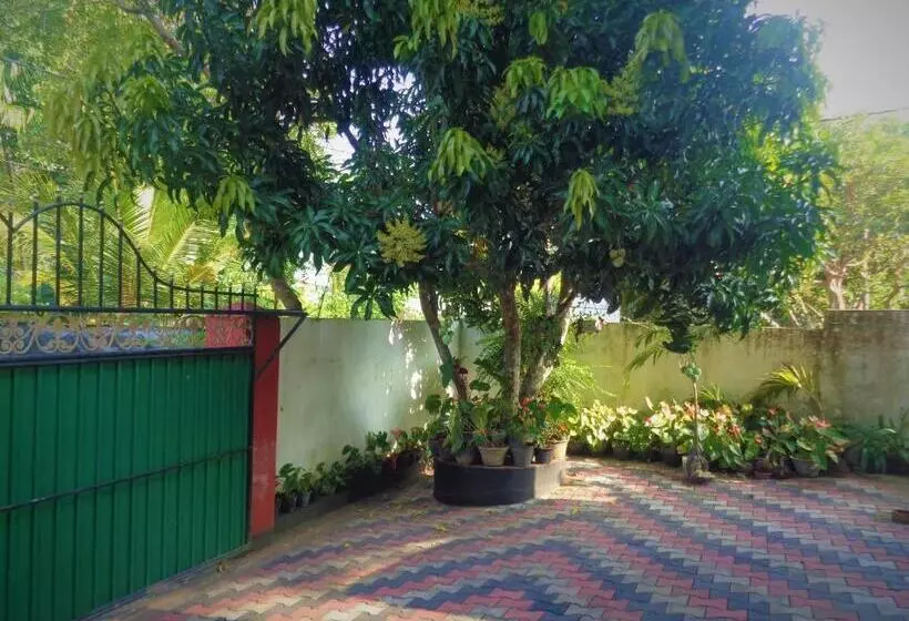 پانسیون Villa Anura