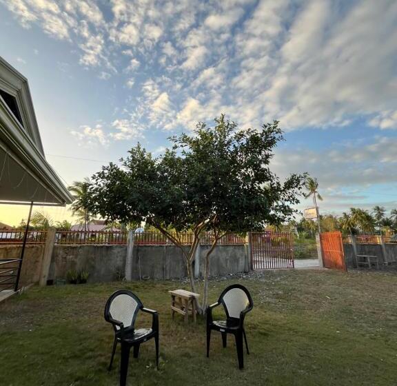 Pensió Zaffiriah Guest House