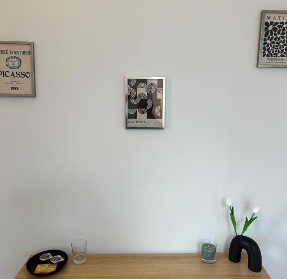 تختخواب و صبحانه La Chambre Turquoise