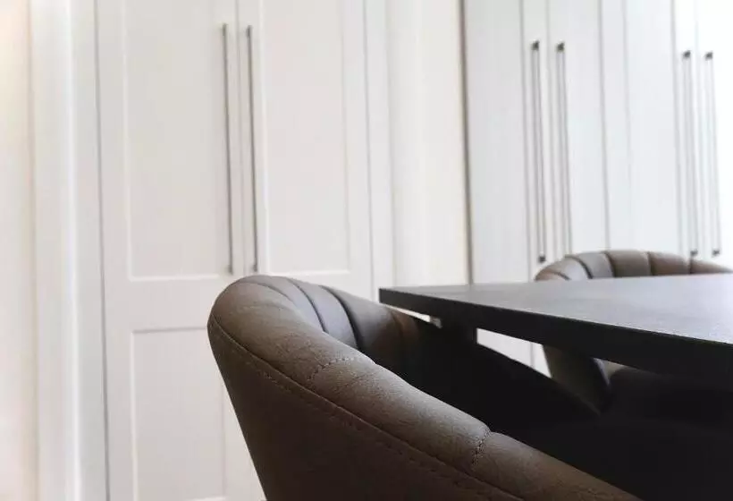 ホテル Alban Suites