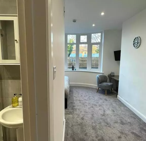 ホテル Alban Suites