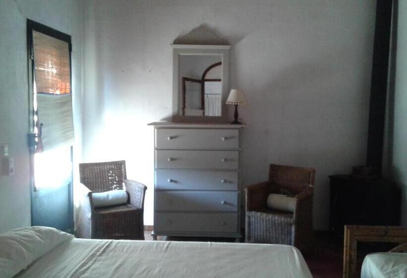 Отель Casa Rural En Pleno Paraje Natural La Chirala