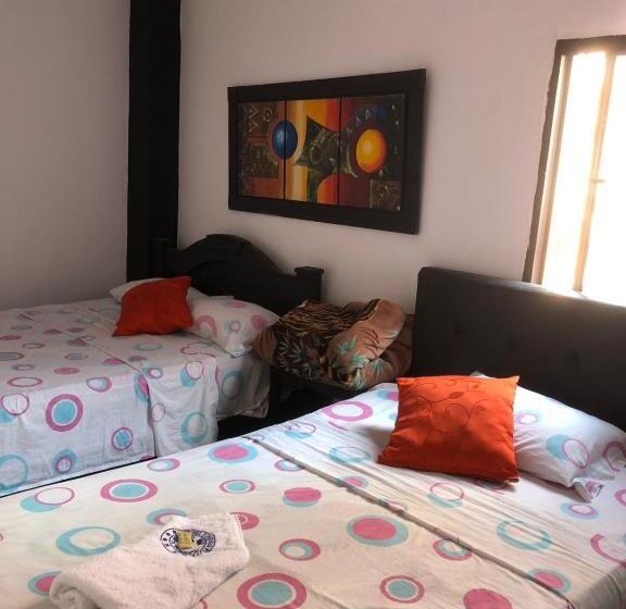 هتل Londres Plaza