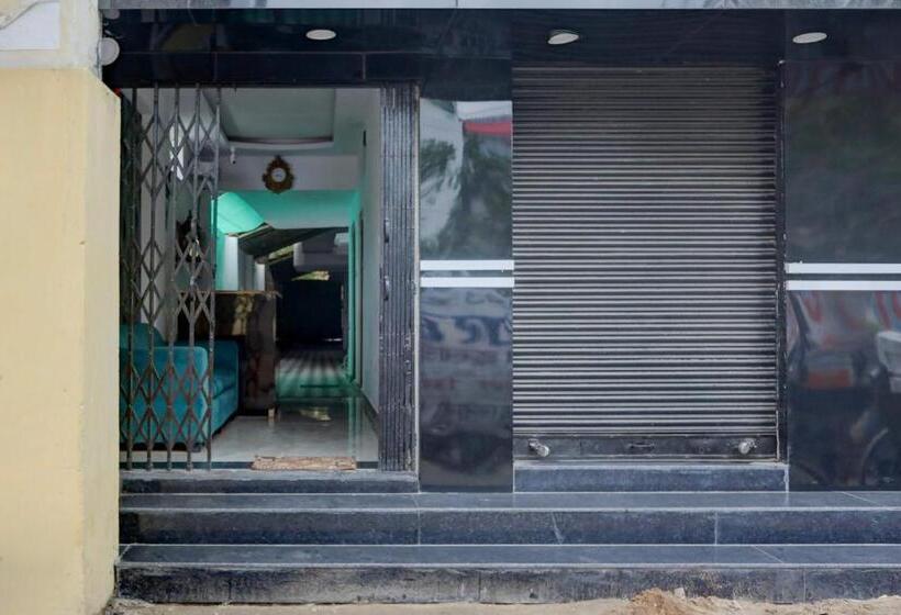 فندق Oyo Flagship Pratima Palace