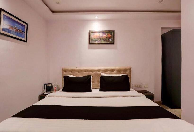 فندق Oyo Flagship Pratima Palace