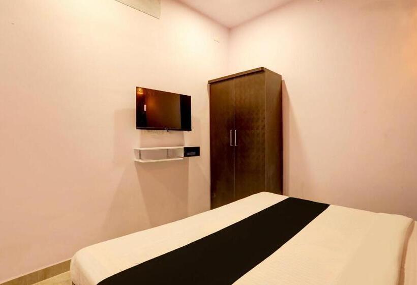 فندق Oyo Flagship Pratima Palace