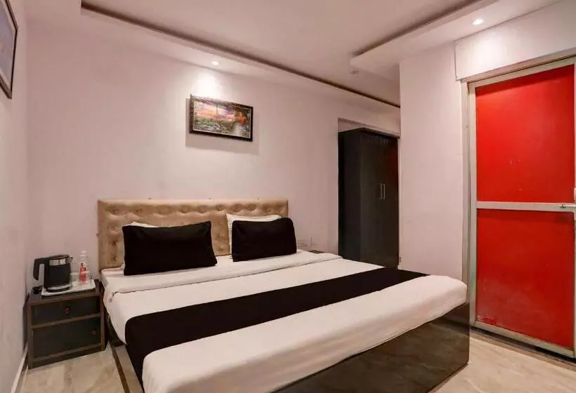 Hotelli Oyo Flagship Pratima Palace