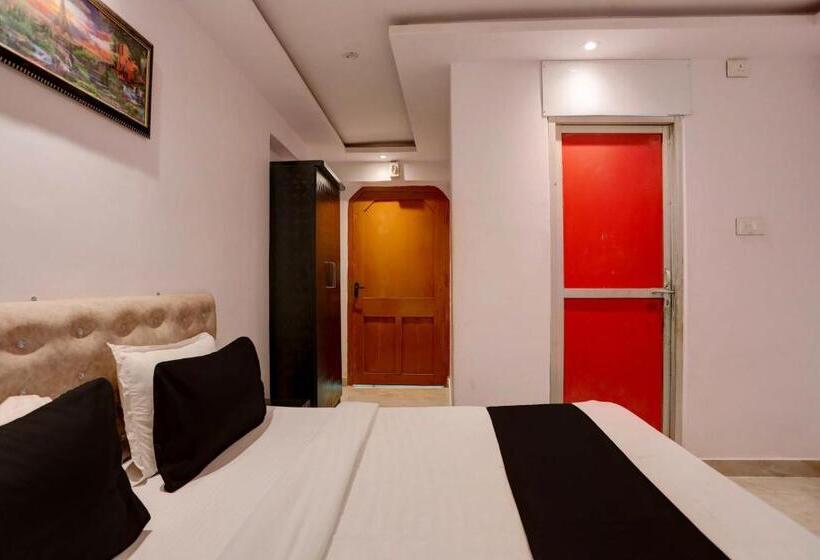 فندق Oyo Flagship Pratima Palace