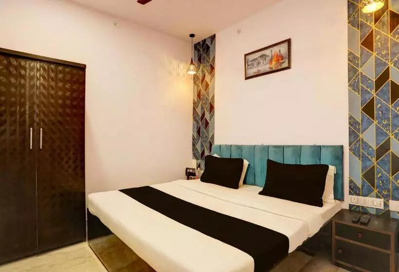 Hotelli Oyo Flagship Pratima Palace