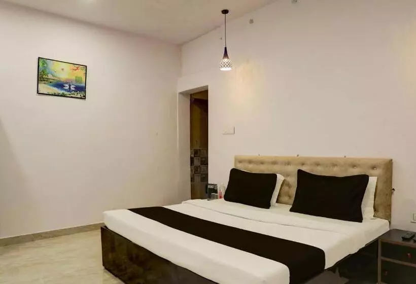 Hotelli Oyo Flagship Pratima Palace