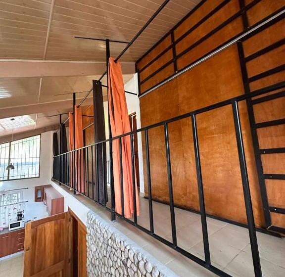 بنسيون Blasina El Valle