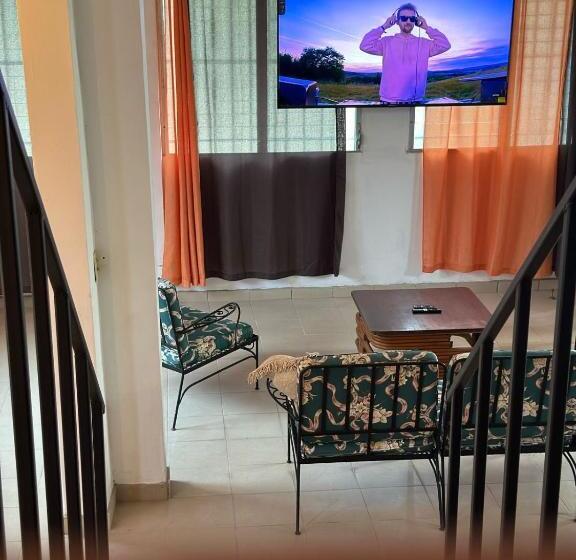 بنسيون Blasina El Valle