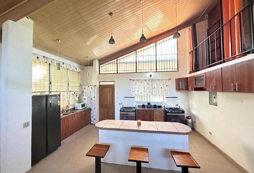 بنسيون Blasina El Valle