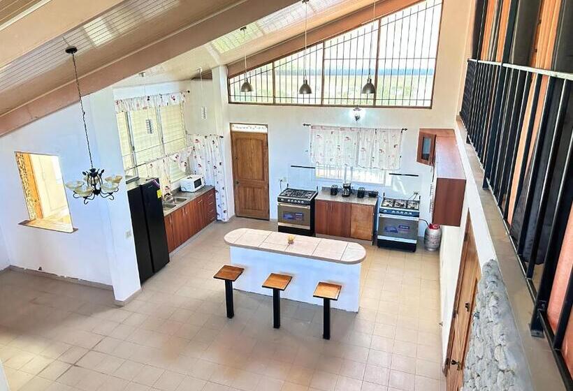 بنسيون Blasina El Valle