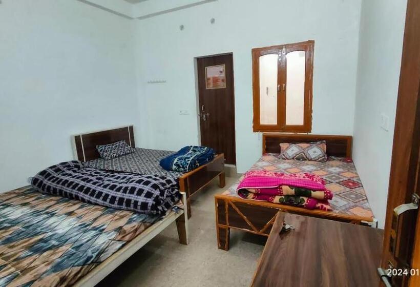 펜션 Gopal Sadan 2