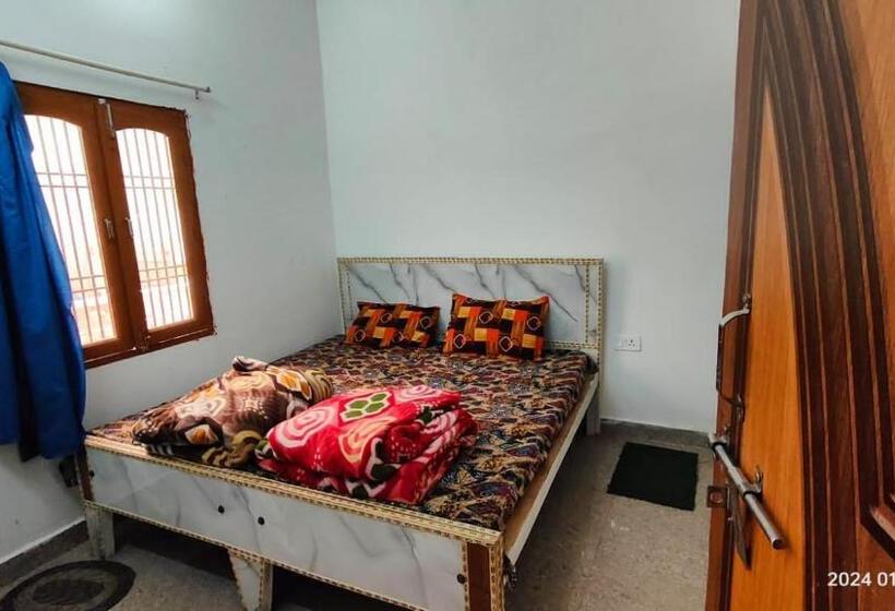 펜션 Gopal Sadan 2