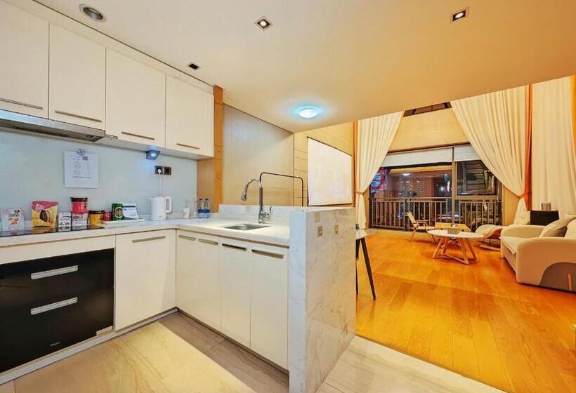 邻致公寓东站中汇店