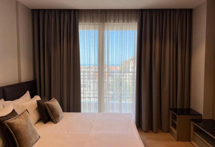 Coastline Luxury Apart