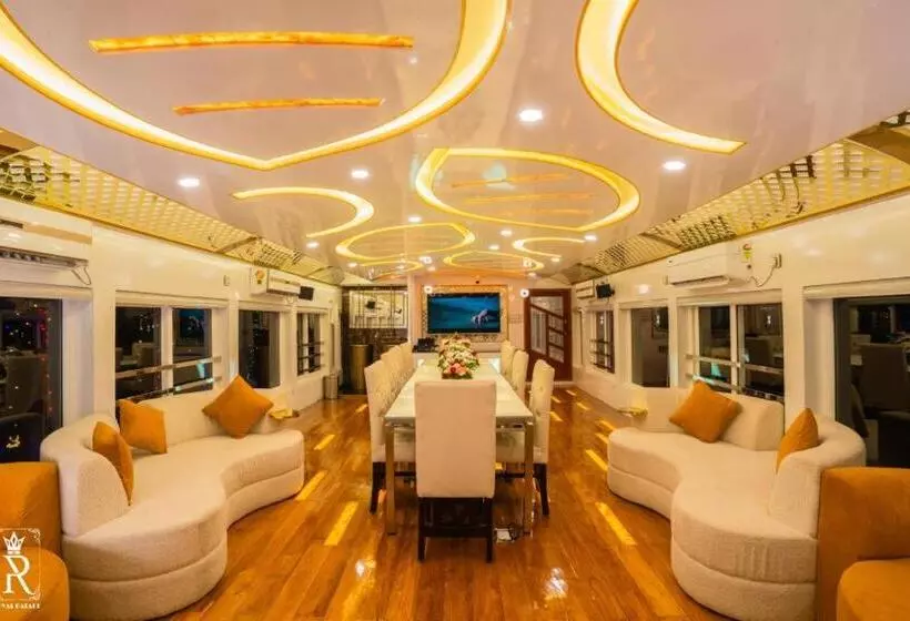 Aamiaismajoitus (B&B) Royal Palace House Boat Ultra Luxury
