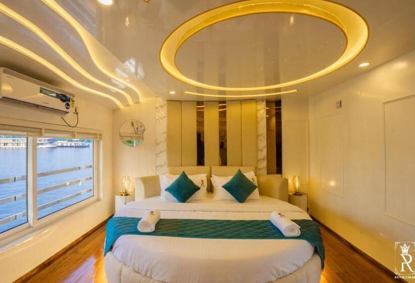 مبيت وإفطار Royal Palace House Boat Ultra Luxury