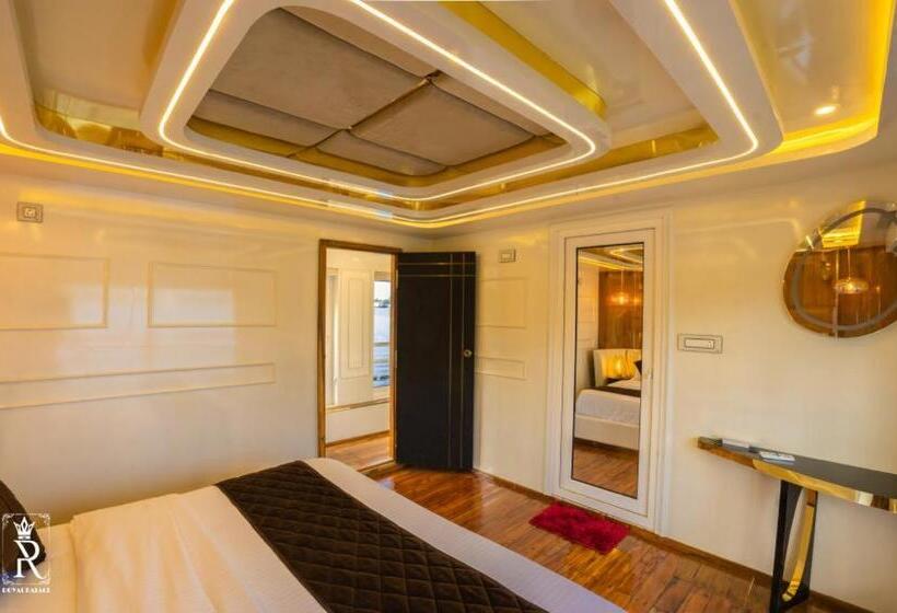 مبيت وإفطار Royal Palace House Boat Ultra Luxury