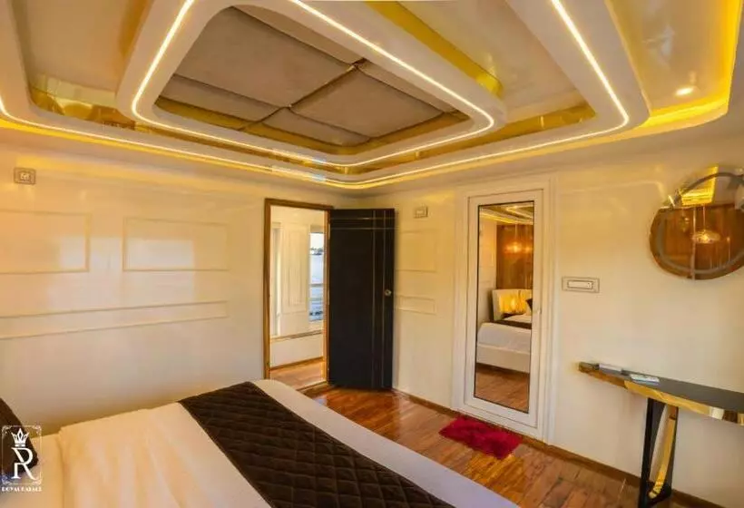 Aamiaismajoitus (B&B) Royal Palace House Boat Ultra Luxury