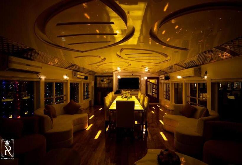 مبيت وإفطار Royal Palace House Boat Ultra Luxury