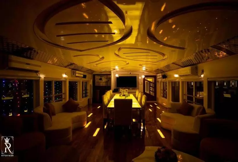 Aamiaismajoitus (B&B) Royal Palace House Boat Ultra Luxury