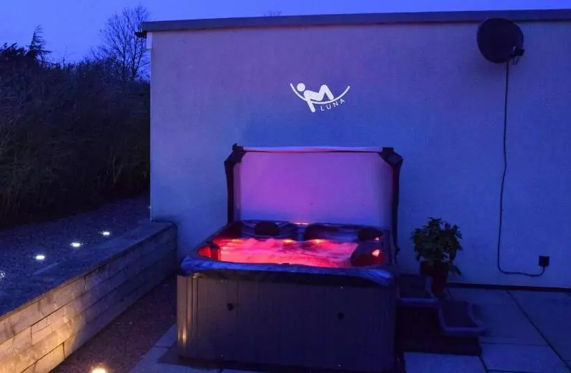 Aamiaismajoitus (B&B) Spa Serviced Apartments Luna R&r