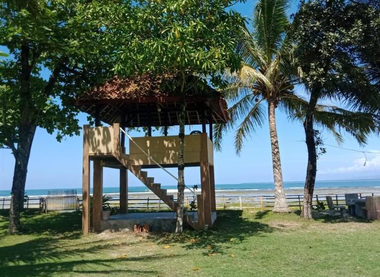 فندق Karang Besi Losmen