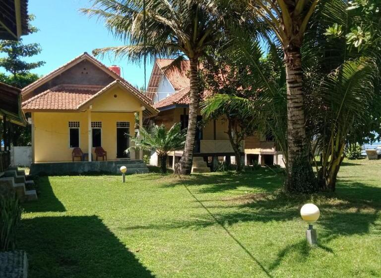 فندق Karang Besi Losmen