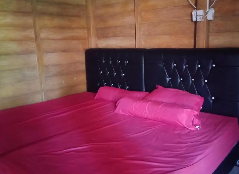 فندق Karang Besi Losmen