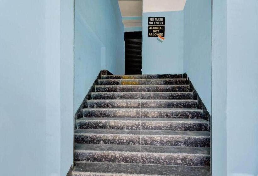 Отель Oyo Gajraj Banquet Hall Guest House