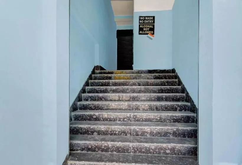 ホテル Oyo Gajraj Banquet Hall Guest House